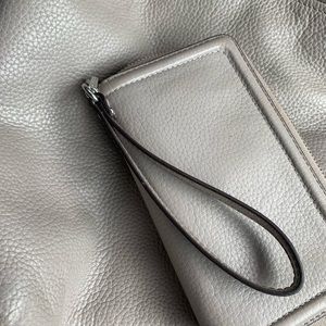 Michael Kor Purse with matching wallet only used 5 month!